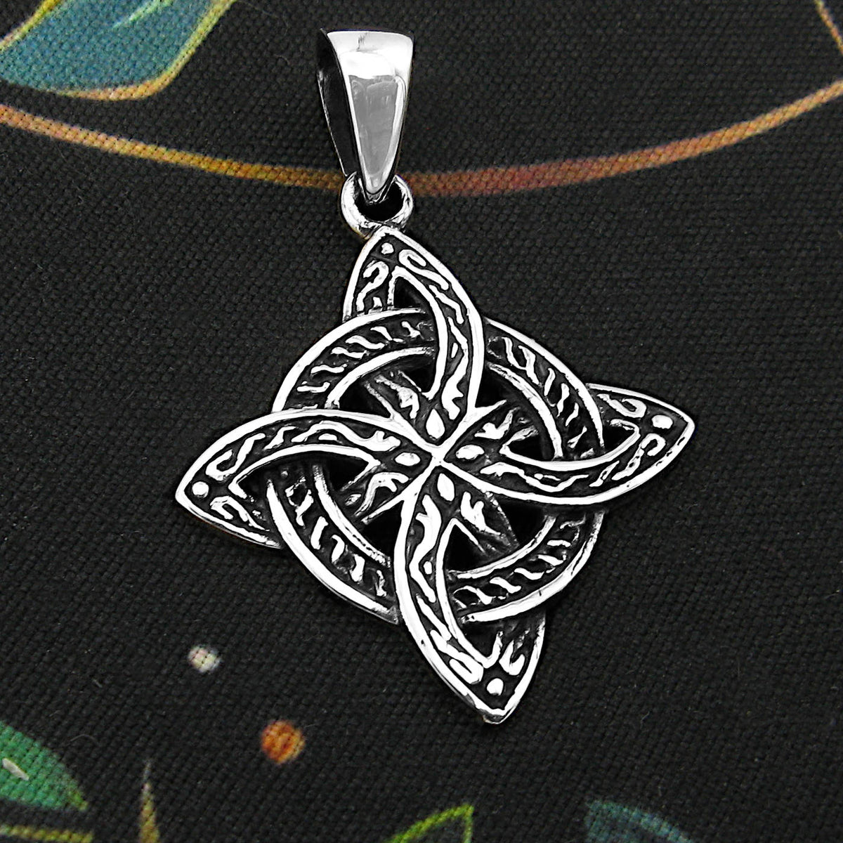 Fancy Witch's Knot Infinity Circle Pendant Protection Amulet Interconnectedness Magick | Woot & Hammy