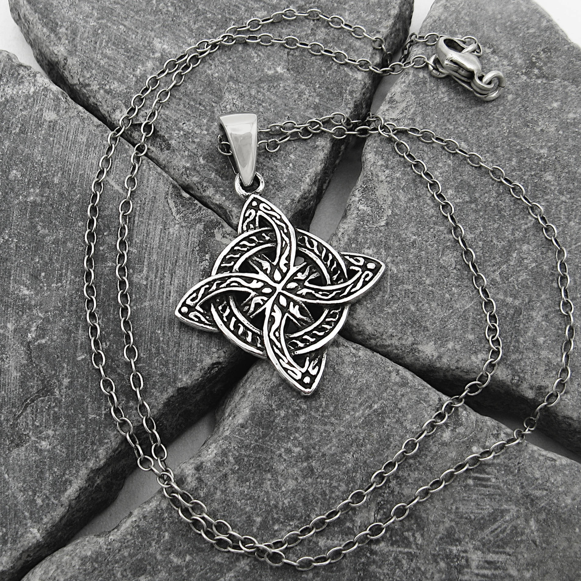 Fancy Witch's Knot Infinity Circle Pendant Protection Amulet Interconnectedness Magick | Woot & Hammy