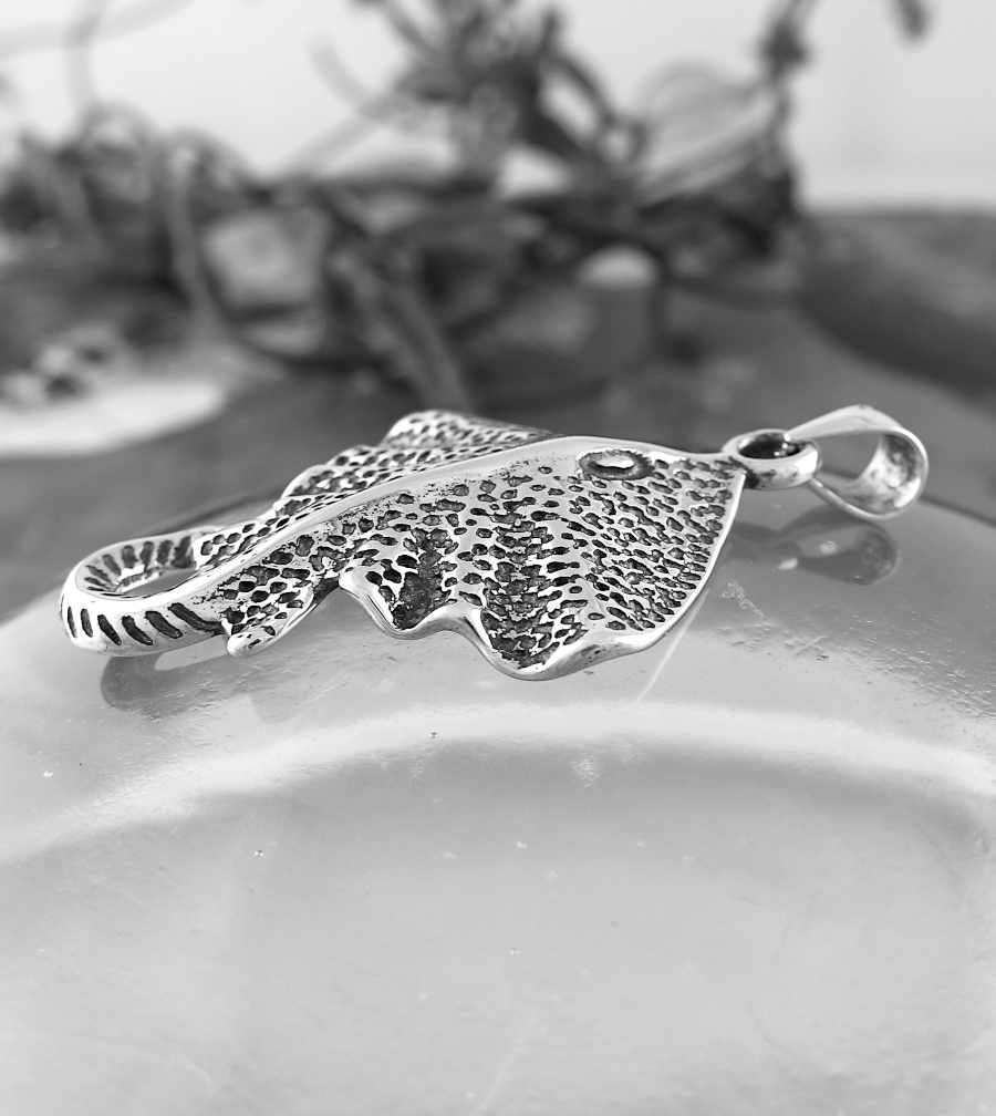 Diamond-Shaped Spotted Manta Ray Stingray Fish With Whiptail Pendant | Woot & Hammy