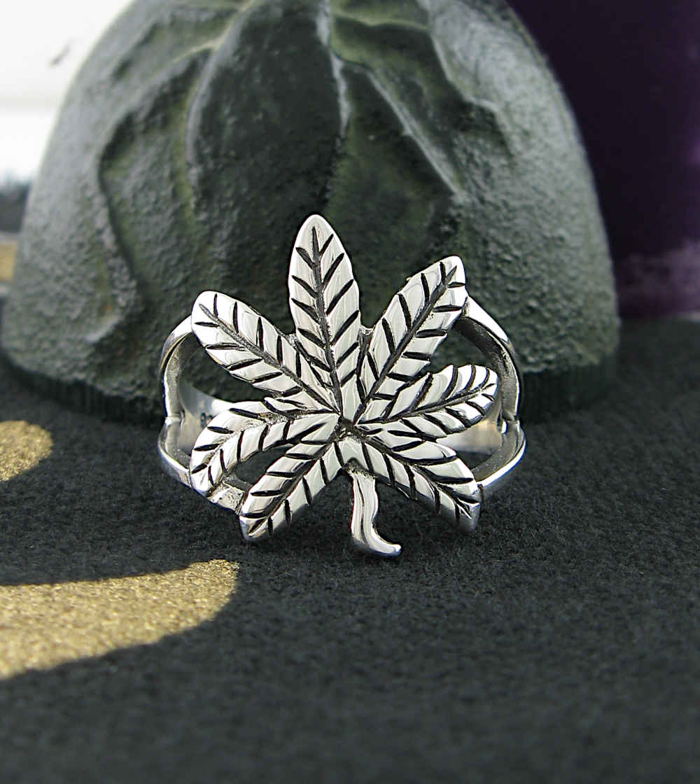 Large Cannabis Marijuana Weed Grass Smoke Pot Leaf Ring | Woot & Hammy