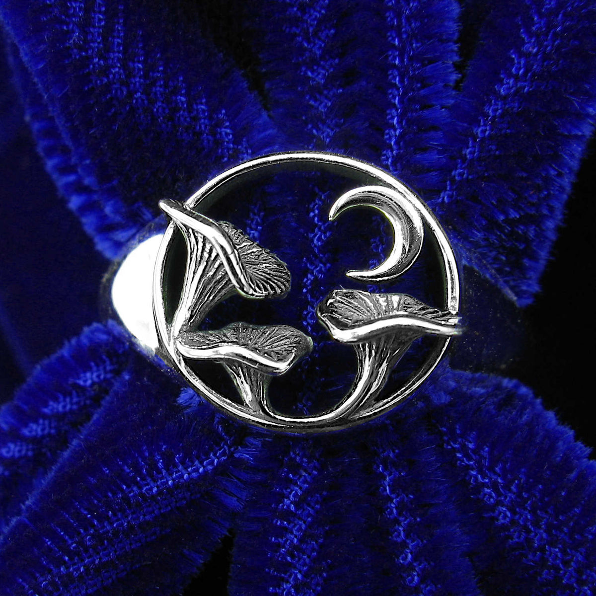 
Miniature Mushrooms Crescent Moon Cut-Out Oxidized Round Ring Fairies Faeries | Woot & Hammy