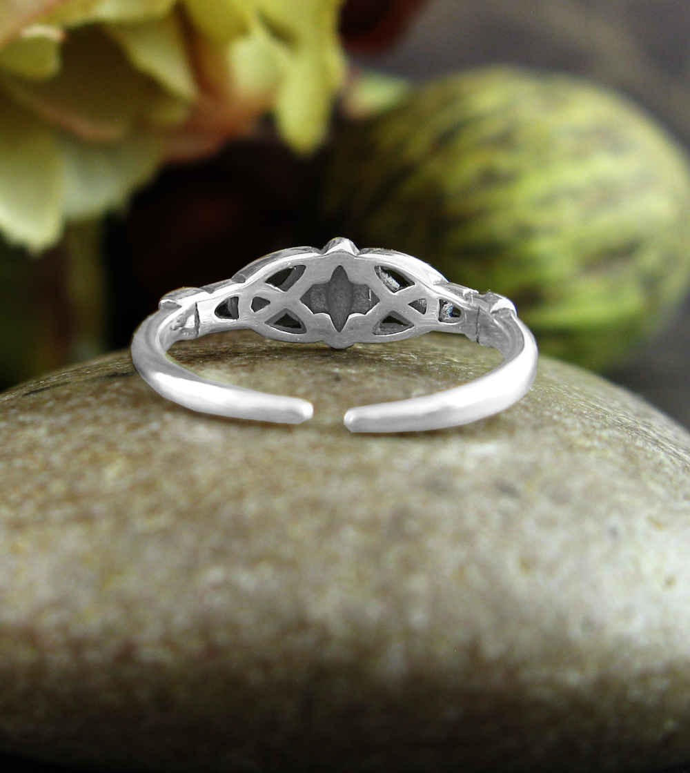 Celtic Triquetra Knot Toe or Midi Ring, Adjustable | Woot & Hammy