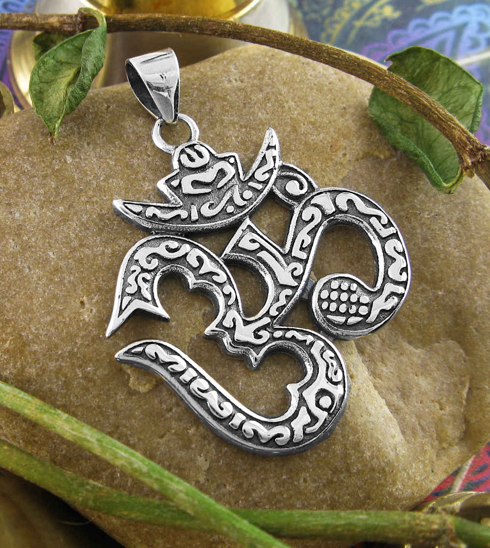 Decorative Hindu Sanskrit Om Symbol Pendant | Woot & Hammy