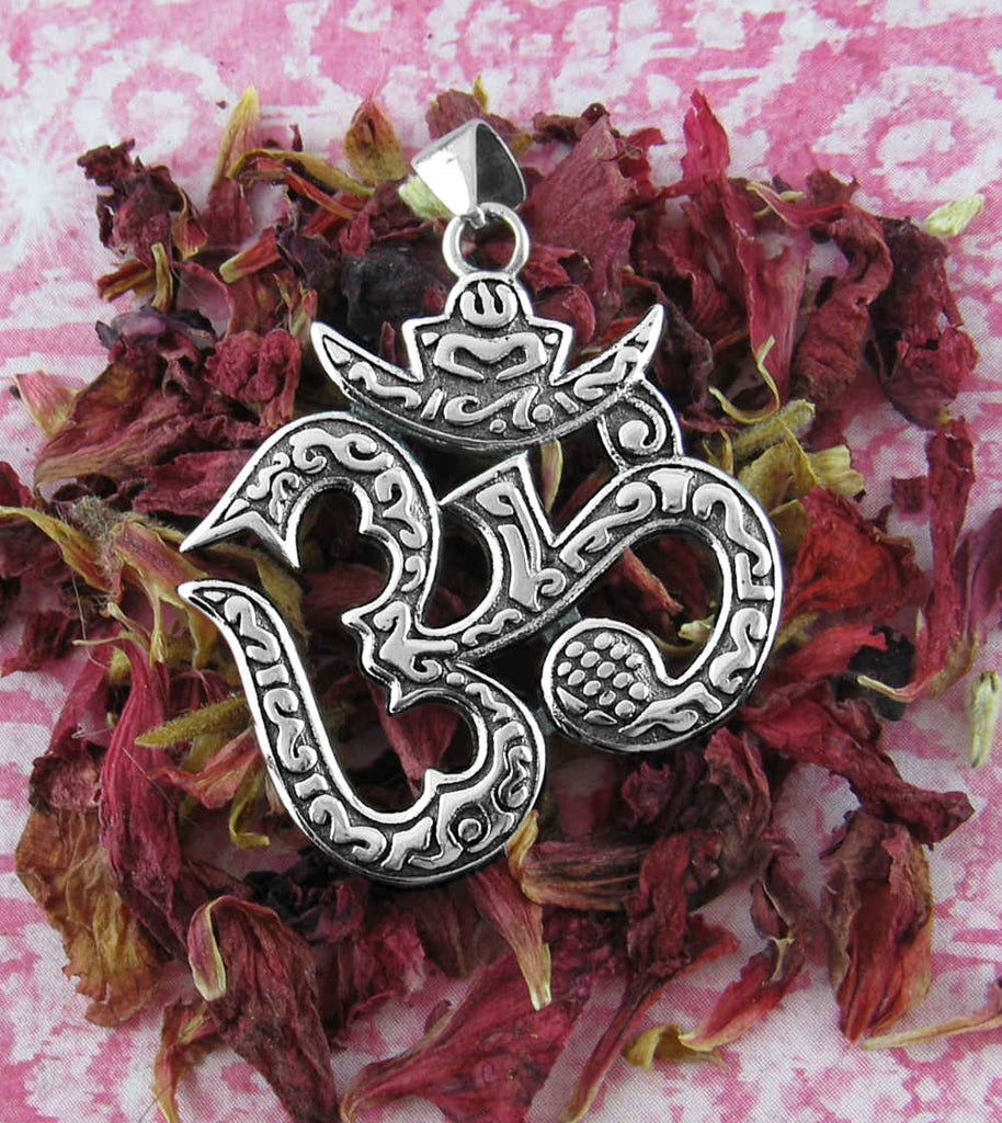 Decorative Hindu Sanskrit Om Symbol Pendant | Woot & Hammy