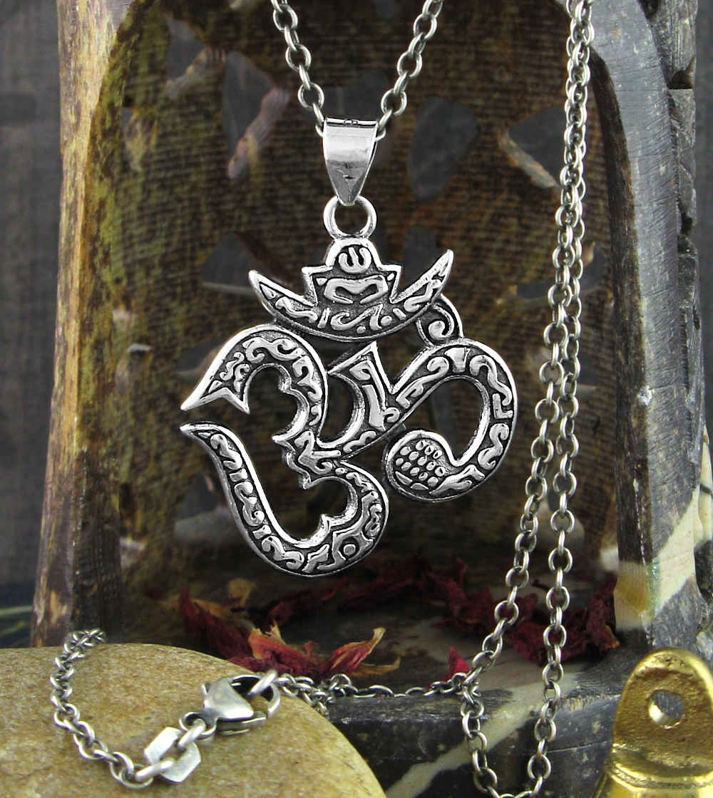 Decorative Hindu Sanskrit Om Symbol Pendant | Woot & Hammy