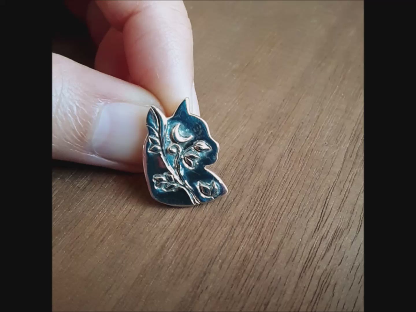 Pendentif silhouette tête de chat avec croissant de lune et vignes, 100 % fait main