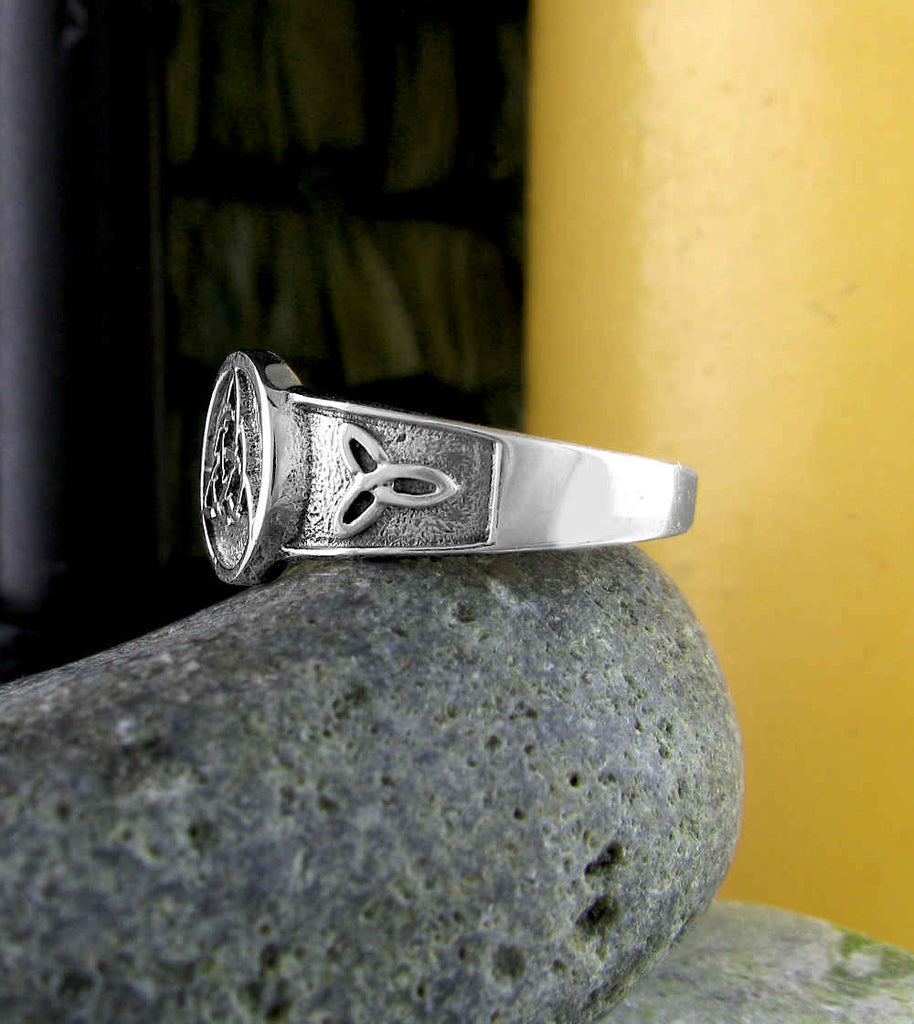 Small Triquetra Celtic Knot Circle Ring