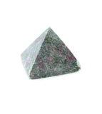 Petite Kyanite avec pyramide de rubis, pierre naturelle