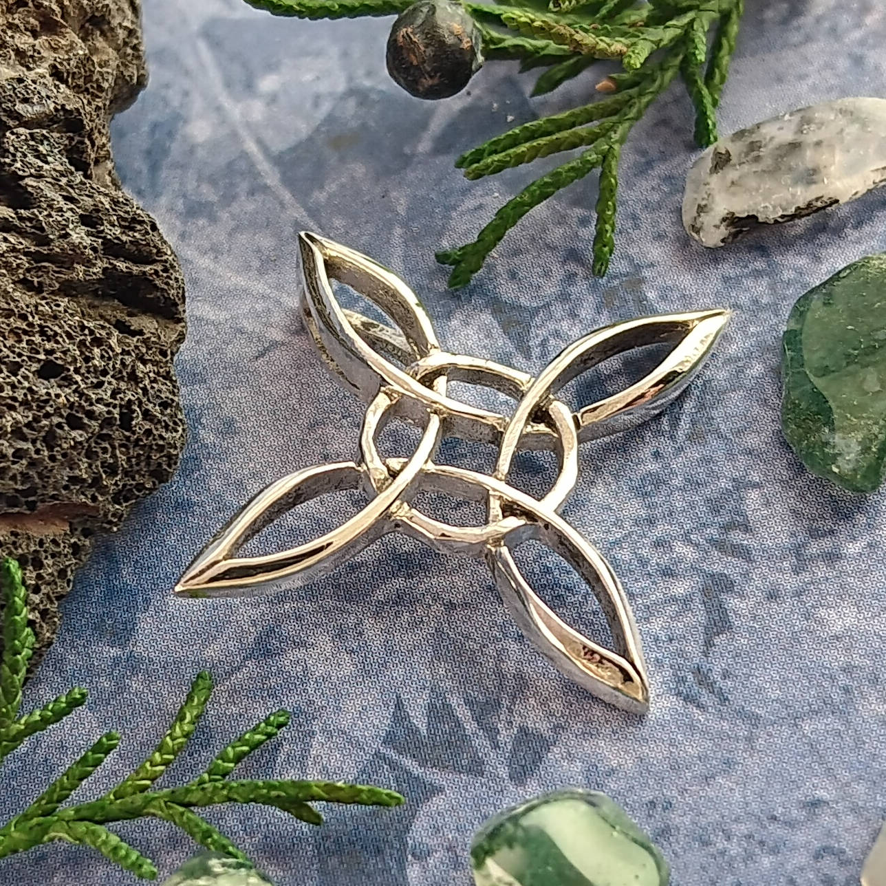 Sculptural Witch's Knot Pendant 4 Pointed Celtic Knot, Handmade, close up