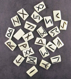 Ensemble de runes d'os
