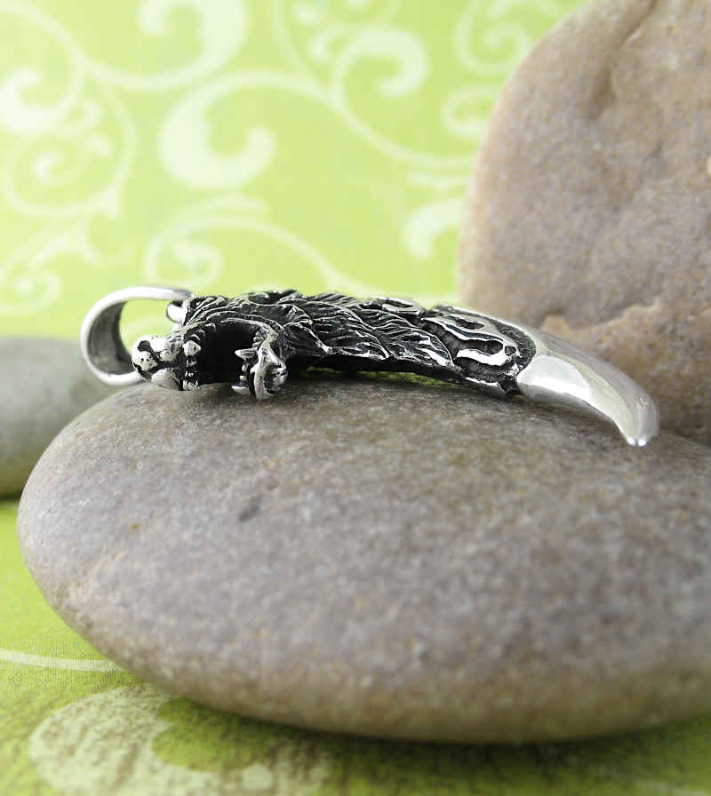 Wolf Claw Tooth Talon Pendant Howling Wolf's Head Norse Viking