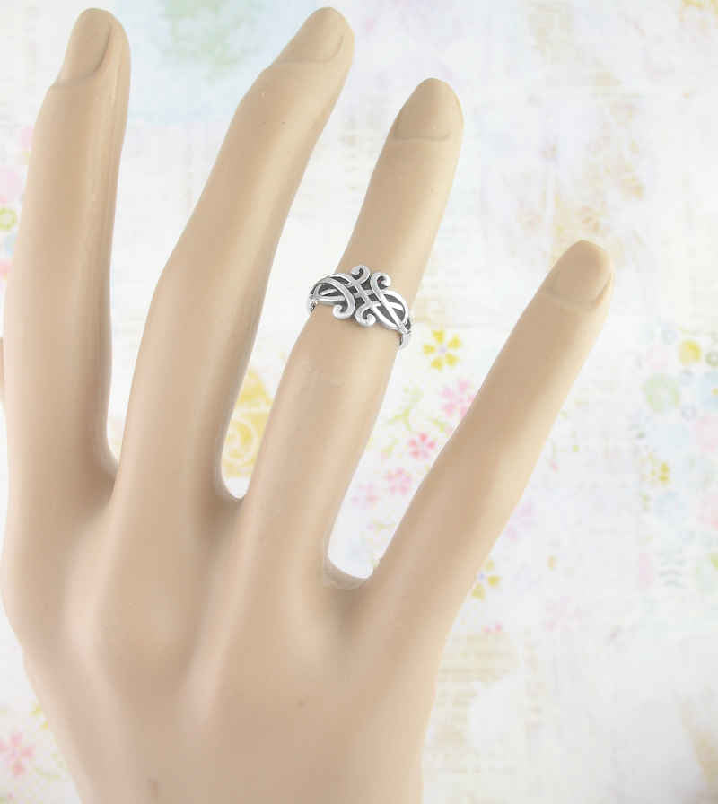 Cut-Out Celtic-Inspired Knot Midi Toe Ring, Adjustable | Woot & Hammy