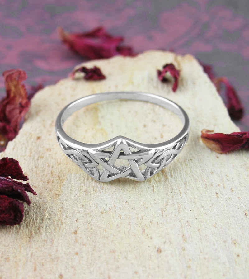 Cut-Out Pentagram With Celtic Knots Ring | Woot & Hammy