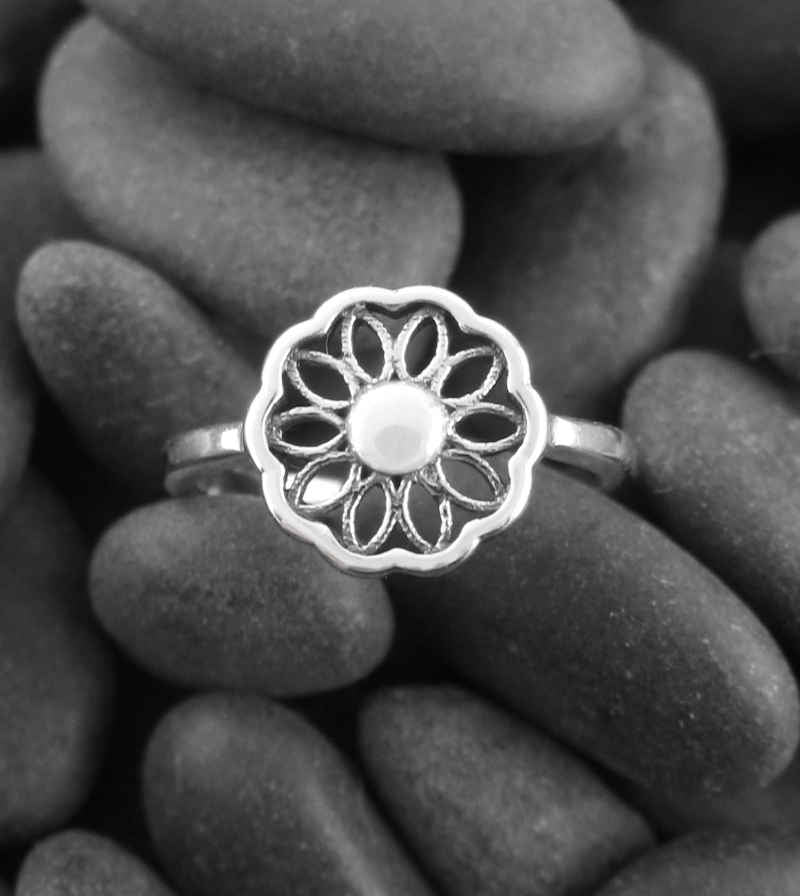 Open-Petal Flower Round Midi Toe Ring, Adjustable | Woot & Hammy