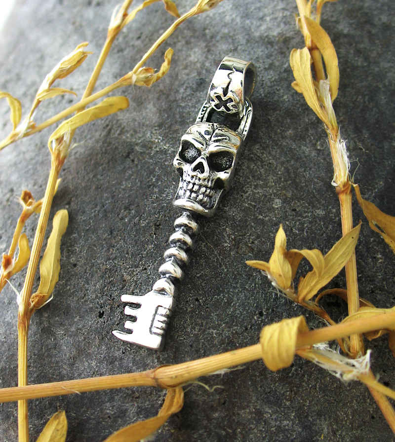 Miniature Skeleton Key / Skull Oxidized Pendant | woot & hammy