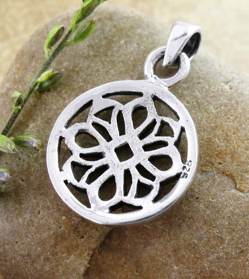 Cut-Out Celtic Quaternary Knot Round Pendant | woot & hammy