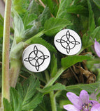 Boucles d'oreilles rondes avec inscription en forme de nœud de sorcière