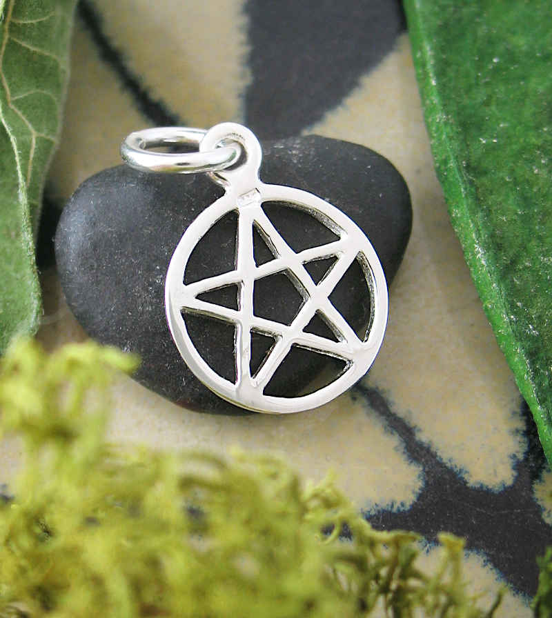 Simple Cut-Out Pentacle / Pentagram Symbol Charm | Woot & Hammy