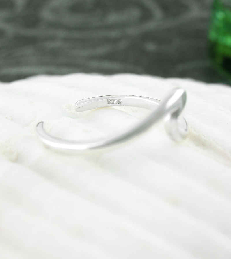 Simple Wave Outline Toe Midi Knuckle Ring, Adjustable | Woot & Hammy