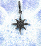 Petit pendentif étoile Starburst noir, rhodium noir avec cristaux CZ noirs