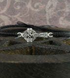 Petit bracelet d'amitié réglable avec croix celtique sur le côté