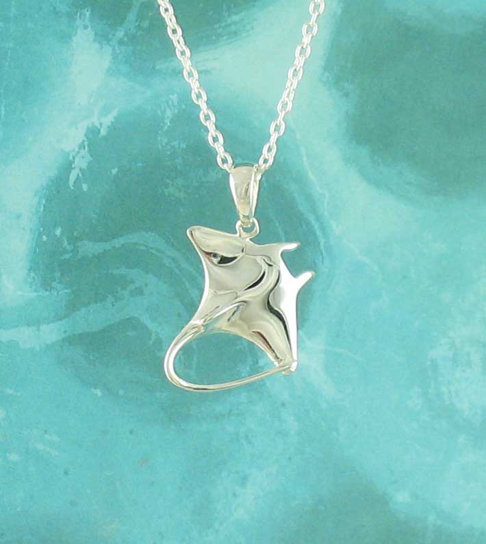 Gleaming Stingray with Whipping Tail Necklace