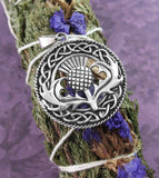 Pendentif chardon rond encadré de nœuds celtiques