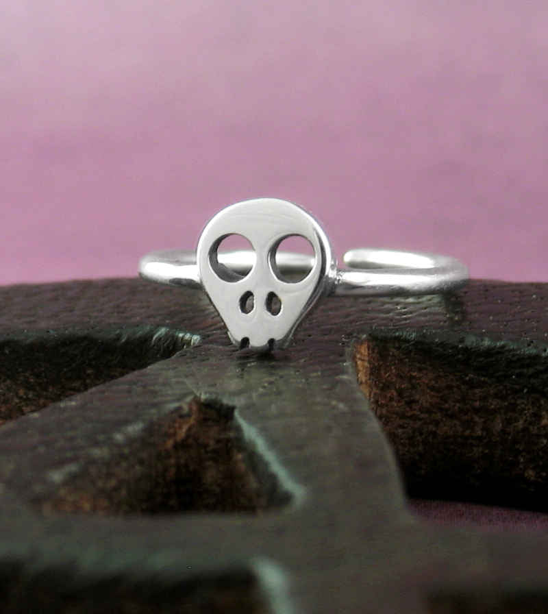 Tiny Flat Skull Toe-Midi-Knuckle Ring, Adjustable | Woot & Hammy