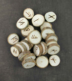 Ensemble de runes Futhark en bois de 25 pièces